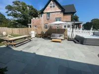 Modern Cottage Walk To Town & Beach