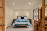 Oceanfront 6Br Home in the Heart of Manzanita. Escape Your Troubles Here!