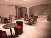 Le Jasmin Hotels in Montagnac