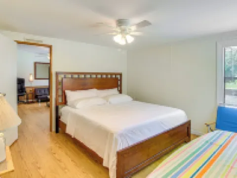 Crescent City Home w/ Charcoal Grill: Near 3 Lakes Hotels in Putnam County