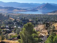 Lakeview Retreat: A Spacious Dog-Friendly Escape with Breathtaking Views