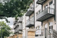 Oasis Appart - Wohnen in Dresden - Netflix - Tiefgarage - Dachterrasse Hotels in der Nähe von Zschachwitz Center