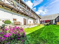 Spacious in Farmhouse