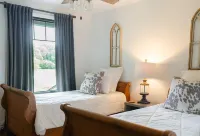 Stylish private home, 1 mile from Historic Downtown Franklin, TN