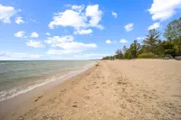 Private Beach Access and Stunning Lake Views - Charming Spacious Haven Hotels in Oscoda
