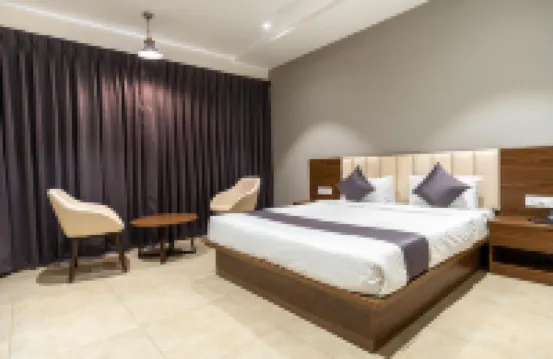 The Living Hub Business Hotel, Kolhapur