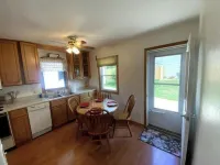 • Lively Cottage 2 King Beds 4 Bed 2 Bath •