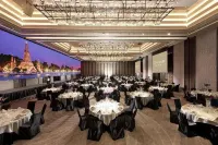 Crowne Plaza Lombard Downers Grove Hotels in Lombard