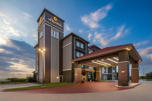 La Quinta Inn & Suites by Wyndham Brownwood Hotels in Early