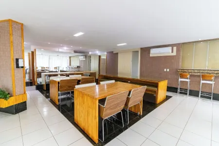 Premier Residence Отели рядом с достопримечательностью «Three Powers Plaza»