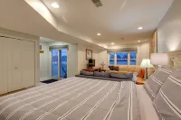 Manistee Retreat ~ 30 Mi to Crystal Mountain! - مطابخ