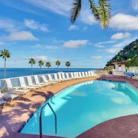 Bright Catalina Island Condo w/ Ocean Views!