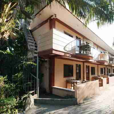 Megan's Paradisio Beachfront Villa Hotel Exterior