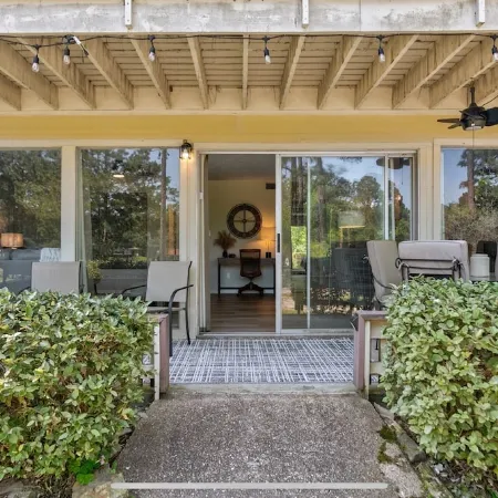 New Listing! Cozy 2-bedroom 3-bath condo on hole 3 of Rayburn Country Club