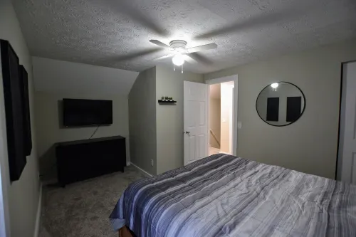 Short walk to river or downtown Kent.