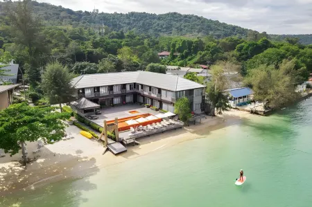 Baan Ploy Sea