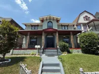 Spacious 3 bed 2 bath with free parking and easy NYC transportation