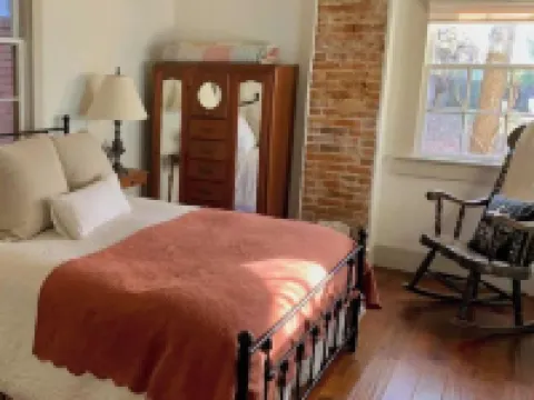 "Little Brick House on Main (1865 Hotels in Ste. Genevieve County