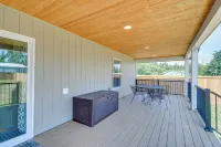 Westport Vacation Rental w/ Private Hot Tub! - Wifi