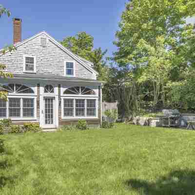 Downtown Chatham Gem – Walk to Beach, Shops, C.B.I, & Dining Family-Friendly! Hotel Exterior