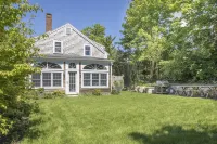 Downtown Chatham Gem – Walk to Beach, Shops, C.B.I, & Dining Family-Friendly!