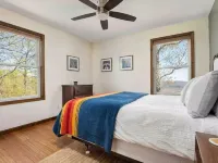 Stunning Views: Secluded 5 bedroom Mountain Home Hotels in Hardy County