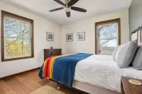 Stunning Views: Secluded 5 bedroom Mountain Home