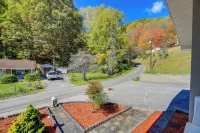 Laptop-Friendly Appalachian Mountain Retreat! - Parkplatz