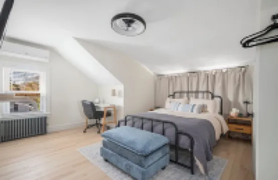 Oakland Beach cottage near Iggy's, Buttonwoods, marina, fishing & airport