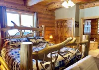 Ashton Bear-a-dise. Spacious retreat close to fishing, hiking, National Parks