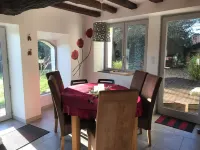 Charming tufa house with garden and views over the village Hotels in Gennes