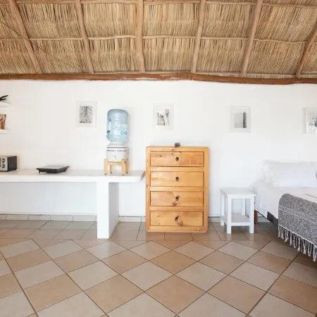 Charming rooftop bungalow 1 block from the beach!