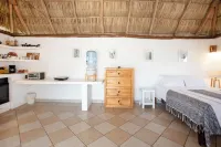 Charming rooftop bungalow 1 block from the beach!