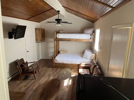 Cabin Near Fishing Lakes Truman Lake and Lake of the Ozark