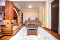 Amazing a newly built bungalow 4 bedrooms, 2 living rooms and 3 bathrooms. Hotels in Mahalaxmi