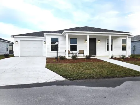 Well-Appointed 3br Cottage in Shady Brook - 2 Min Stroll to Pool, Golf Cart