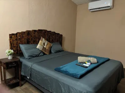 Home, family and pool Hotels in 