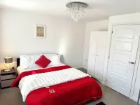 Modern Comfy double room Near Wellingborough centre with Netflix, WiFi, Parking Hotels in Wellingborough