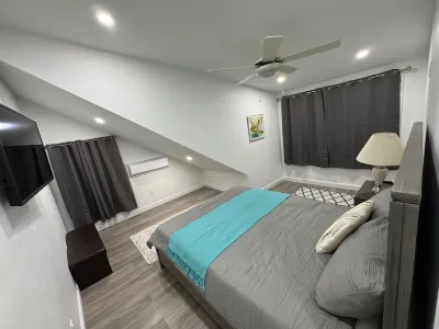 Nassau Hideaway: Steps away from the beach, Down Town, Cable Beach, PI & more. Hotels in Chippingham