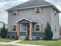 Charming 3-bedroom, 2-12/ bath house with AC, WiFi in peaceful Fortville