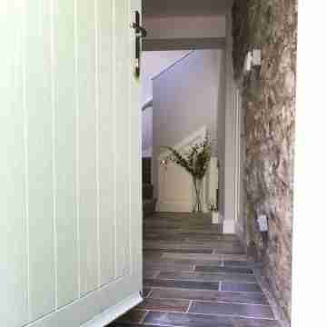 A spacious and stylish 2 bedroom, 2 bathroom duplex apartment Others