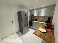 Studio Grigny (2) Hotels near Curé Garden