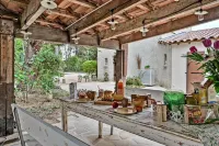 Villa Les Cerisiers : 70's decor, parking, Clim Hotels in Les Angles