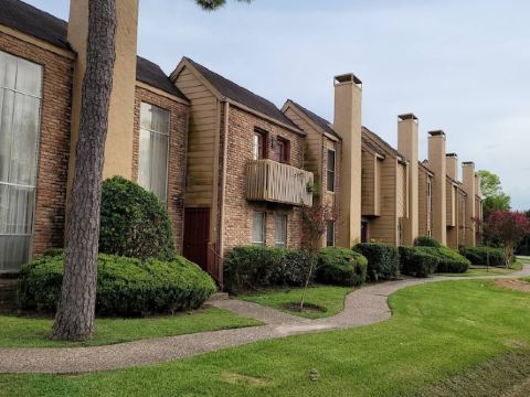 EXECUTIVE LUXE 2 BED 1 1/2 CONDO FAB UNIT