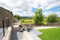 The Dog House -with hot tub and stunning far reaching views Hotels in Kirkby Lonsdale