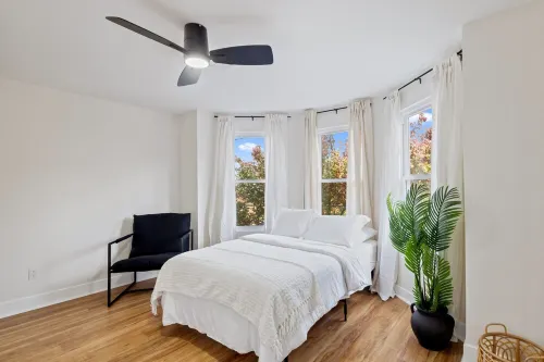 4-bedroom 3.5 Bathrooms townhome located downtown Wilmington, DE  with W/D!