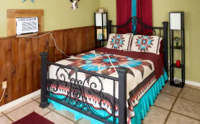 Pleasant Days Lodging Southwest Cottage. Hotel in zona Get Up and Go Kayaking - The Chaz