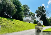 Sophia's Flat B-No Step/ Pet Friendly at Quiet & Peaceful Suburb