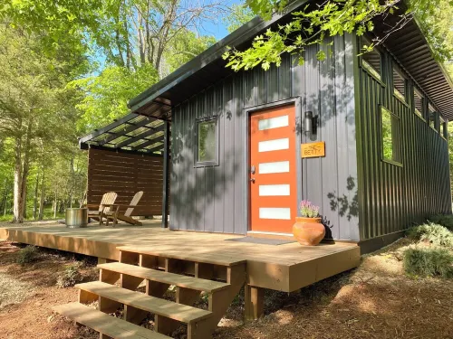 The Betty - Elk River Front Tiny Cabin in Noel, MO
