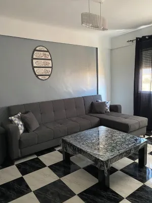 Downtown apartment near the beach โรงแรมใน